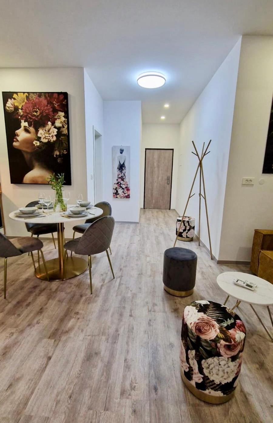 Ljubljana Central Cozy Apartment W Free Parking Luaran gambar